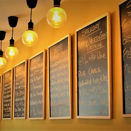 Hostel We F Tourists