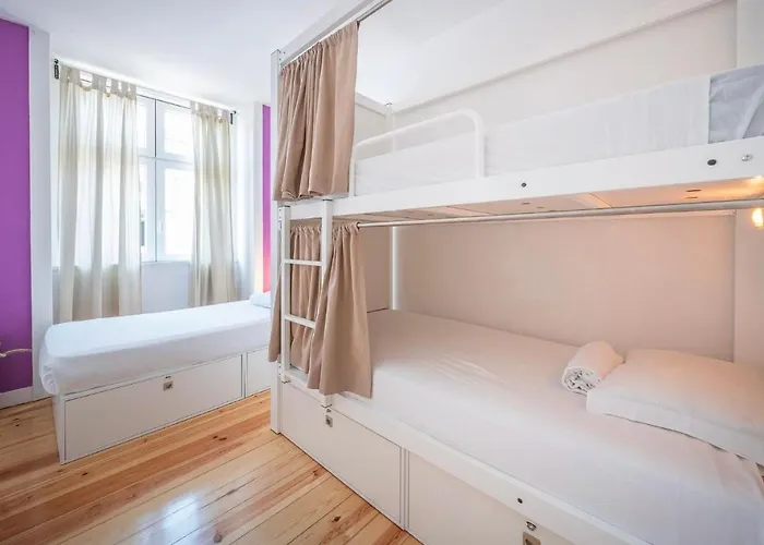 We F Tourists * ליסבון