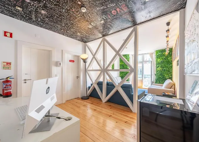 We F Tourists ליסבון