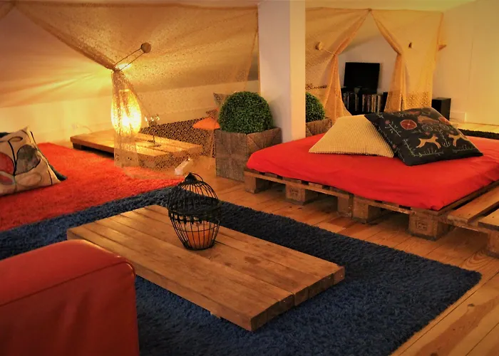 We F Tourists אכסניה